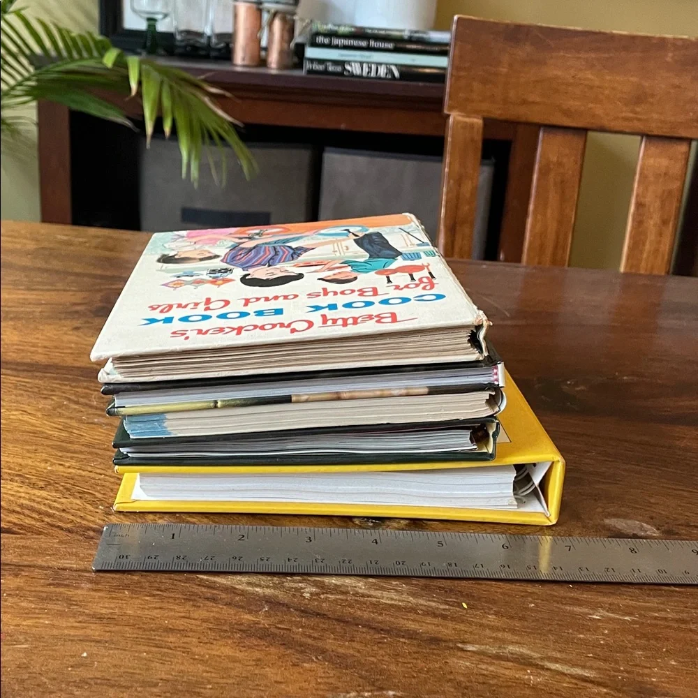 5 Mixed Lot Vintage Cookbooks: Betty Crocker Oetker Eagle Lucky Luck Microwave
